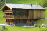 Der Hof Neuhäusl in  Tirol, ein über 300 Jahre altes Bauernhaus, ist nach der Sanierung ein  Paradebeispiel für die Vereinbarung von historischer Bausubstanz und  Energieeffizienz. Das Sanierungsprojekt wird beim nächsten  Passivhaus-Abend vorgestellt.   © Passivhaus Institut