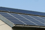 Solaranlage auf dem Dach eines Passivhauses